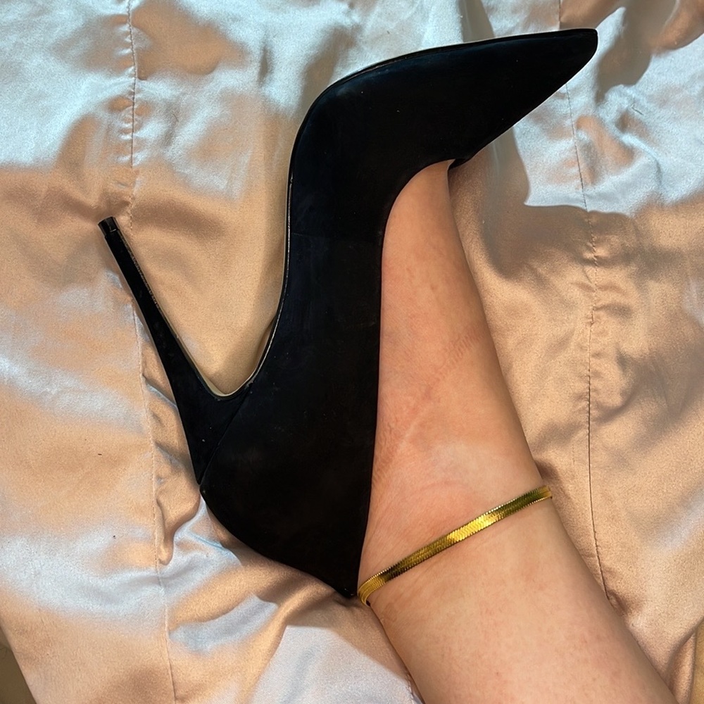 Black also pumps